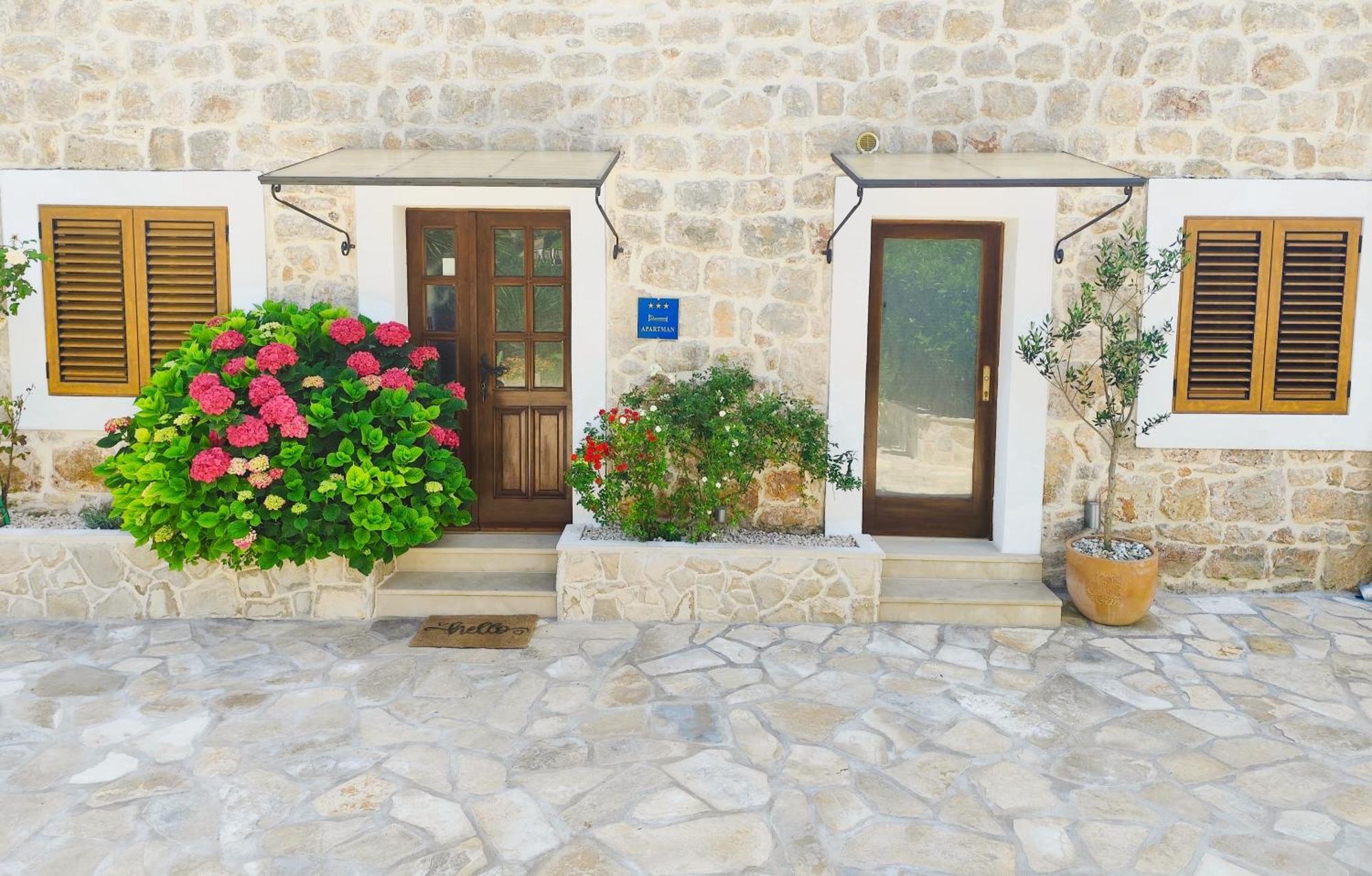 Apartment Mistral - Cosy Apartment With Sea View Molunat Esterno foto