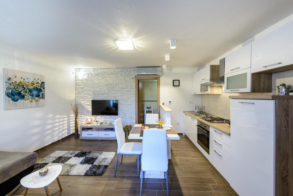 Apartment Mistral - Cosy Apartment With Sea View Molunat Esterno foto
