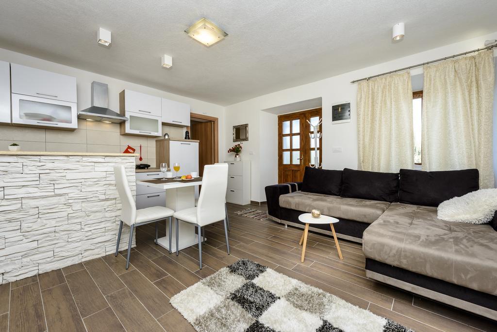 Apartment Mistral - Cosy Apartment With Sea View Molunat Esterno foto