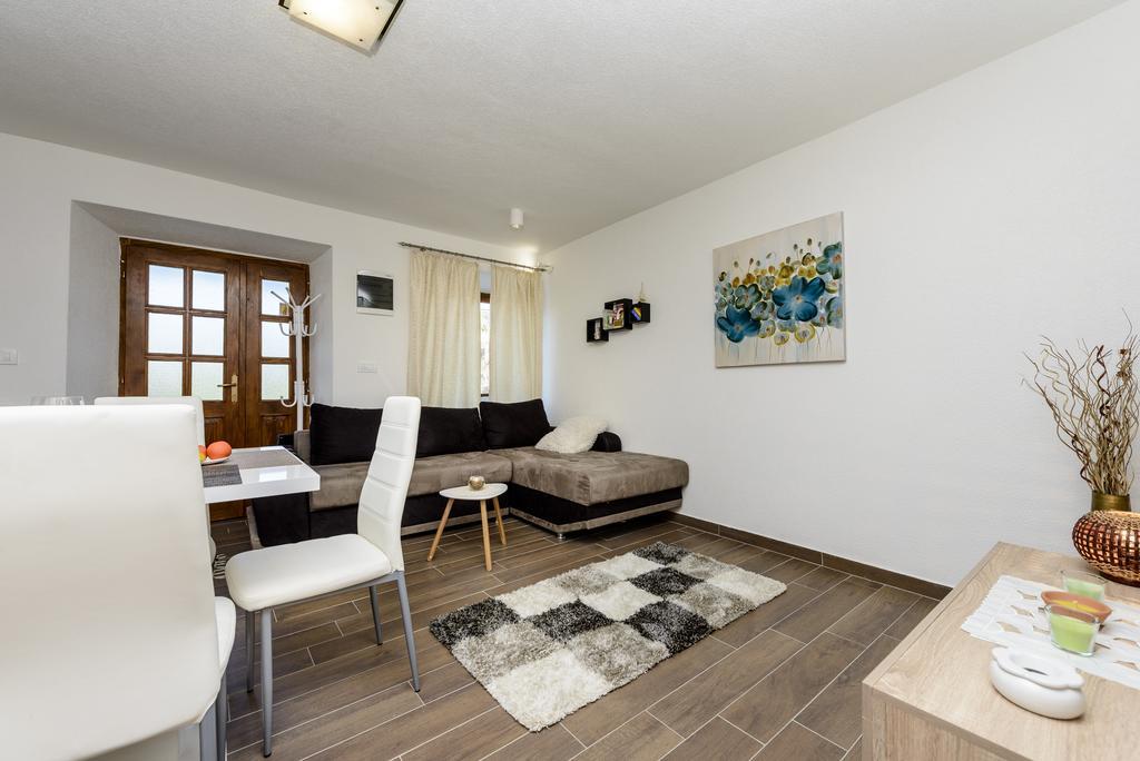 Apartment Mistral - Cosy Apartment With Sea View Molunat Esterno foto